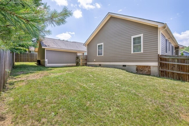 Building Photo - Modern Craftsman-Style Home in West Asheville