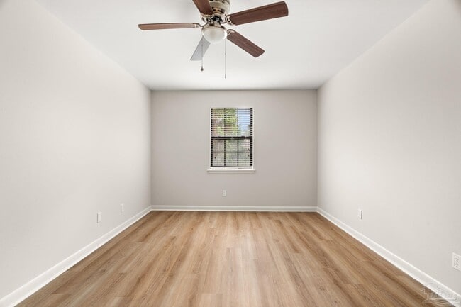 Building Photo - 75 Nightingale Ln