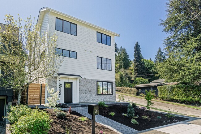Building Photo - Montlake Townhome