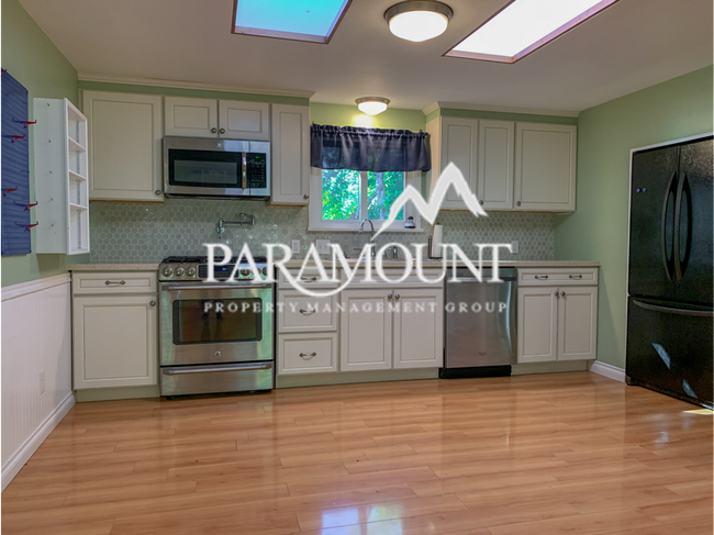 Building Photo - Adorable 2 Bed 1.5 Bath on Rocky Point!