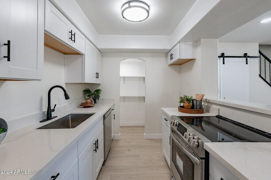Building Photo - 8103 E Glenrosa Ave