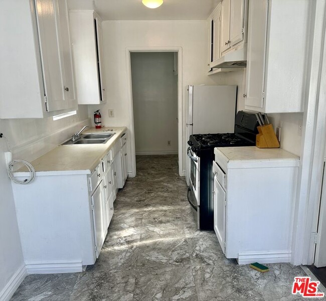 Building Photo - 6607 Brynhurst Ave
