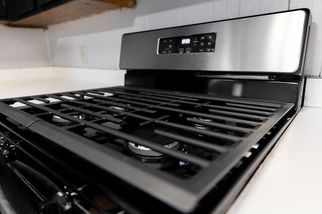 gas stove/oven - 2558 Crestleigh Mnr