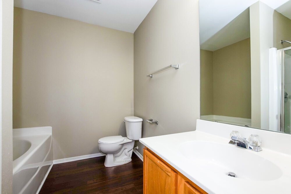 Building Photo - 1928 Slumber Oaks Ct