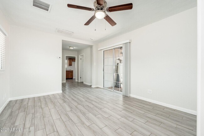 Building Photo - 744 W Coolidge St