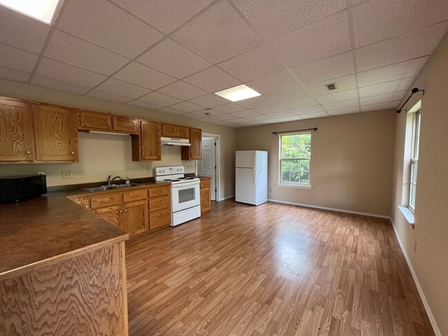 Building Photo - 5Br Basement Home