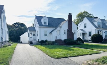 Building Photo - 15 Alvin Ave