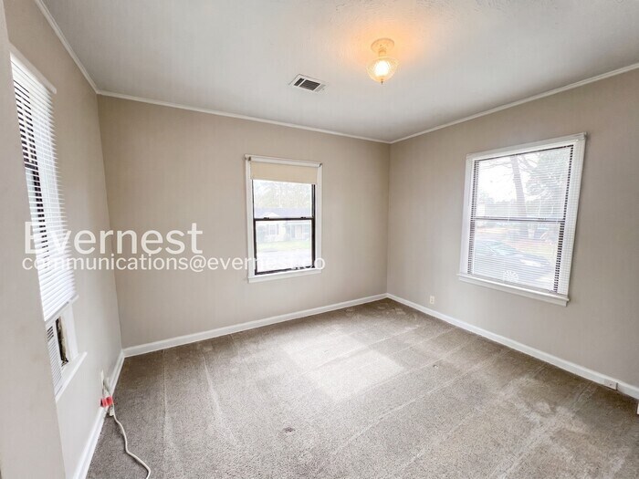 Building Photo - 6700 Westover Dr