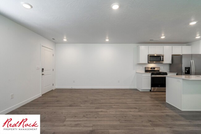 Building Photo - Brand New End Unit Townhome In Long Valley