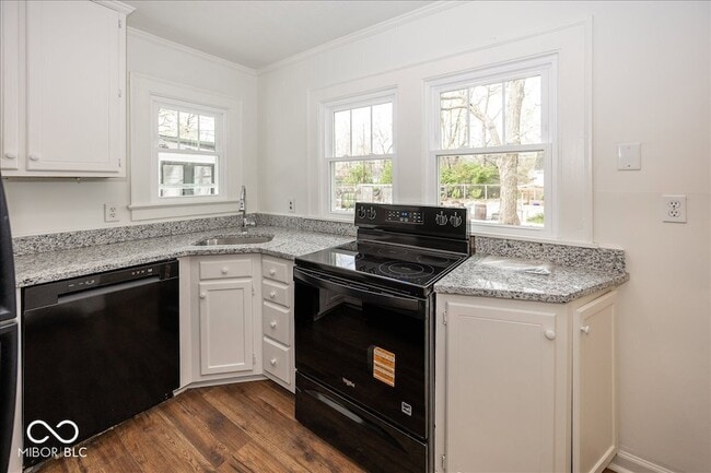 Building Photo - 6144 Winthrop Ave