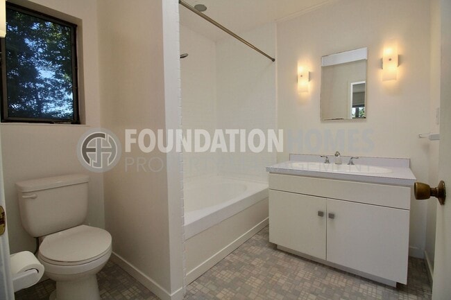 Building Photo - Charming 1BD/1BA in Mill Valley - Bay View...