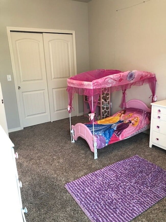Building Photo - Beautiful 3 bed, 3 bath Townhome in West W...