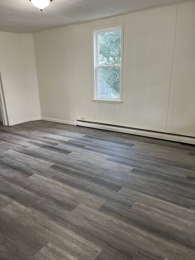 Building Photo - Newly Remodeled Single Family Home - Howar...