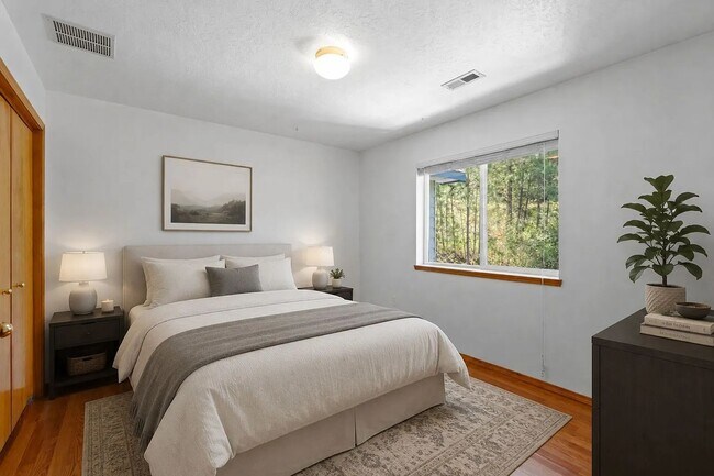 Building Photo - 1327 W Qualchan Dr