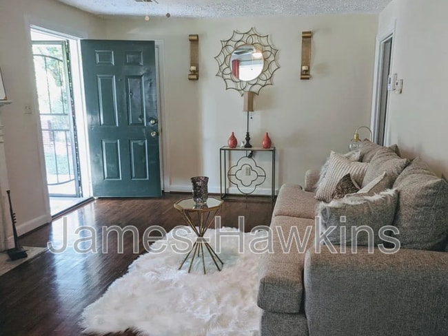 Building Photo - 22 W Cromwell St