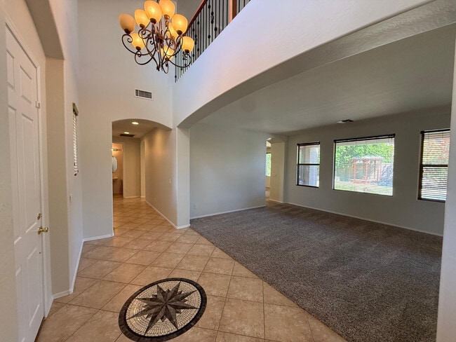 Building Photo - 906 W Glenmere Dr