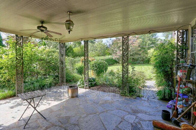 Building Photo - 5304 Springlake Way