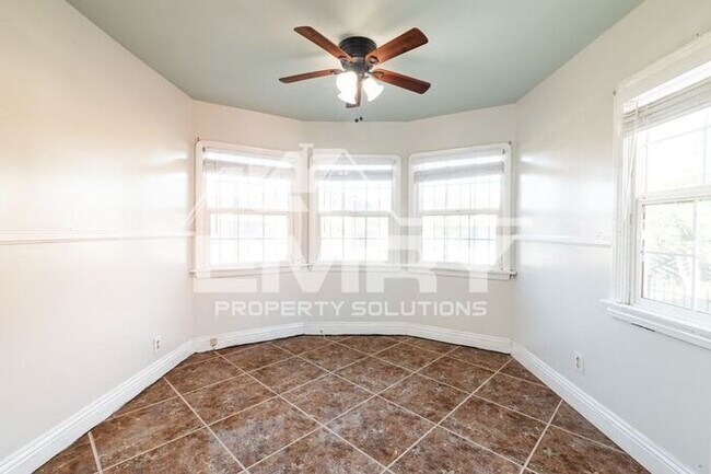 Building Photo - 2 Bed 1 Bath House in Lynwood Parking Incl...