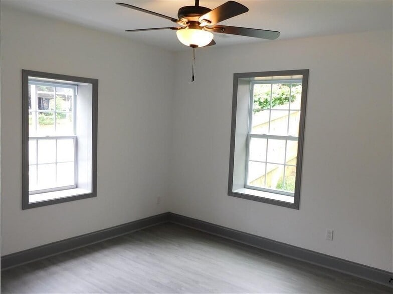 Building Photo - 221 Stafford St NW