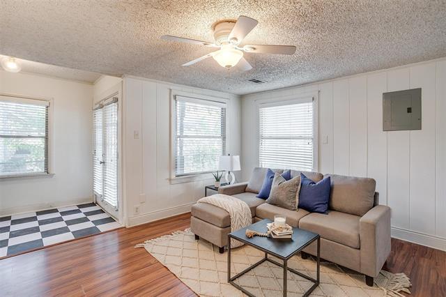 Building Photo - 3824 Birchman Ave