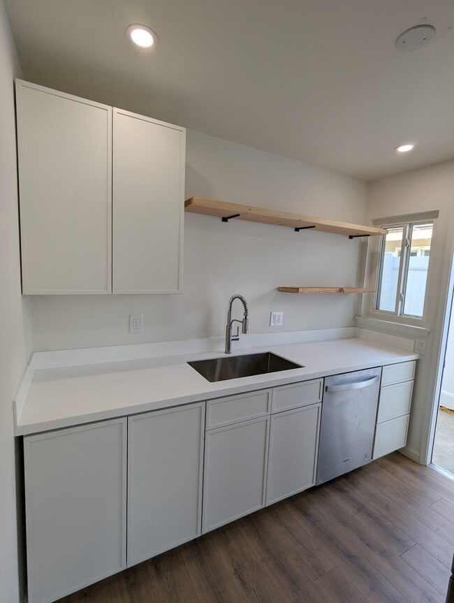 Building Photo - 574 Madison Ave