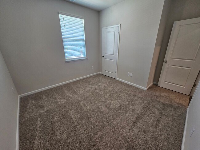Building Photo - 3015 Long Spur Dr