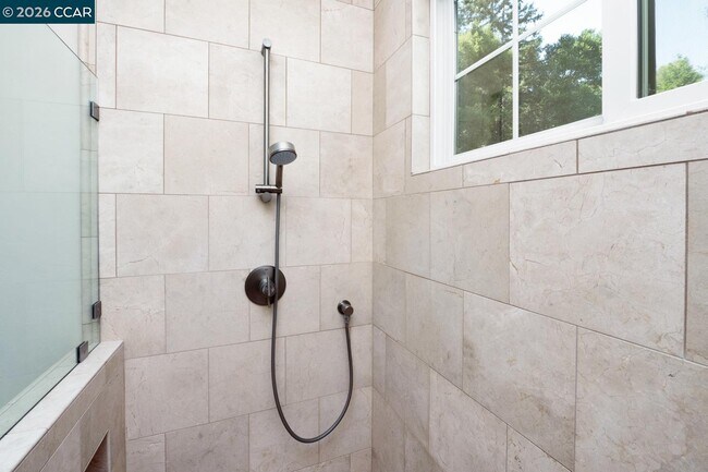 Building Photo - 3898 Happy Valley Rd