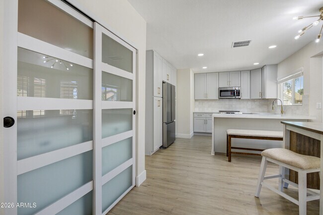 Building Photo - 6863 E Kelton Ln