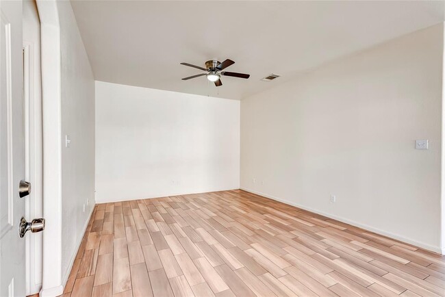 Building Photo - 2808 Southampton Way