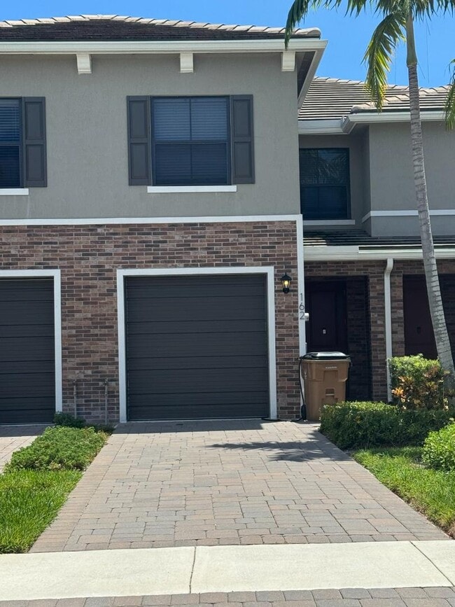 Primary Photo - 162 SE 5th Ct