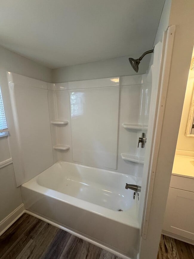 Building Photo - 5163 Clifton Dr