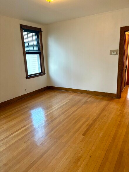 Building Photo - 180 Jerome Pl