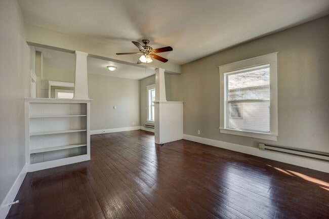 Building Photo - Freshly Updated 3 Bedroom Home
