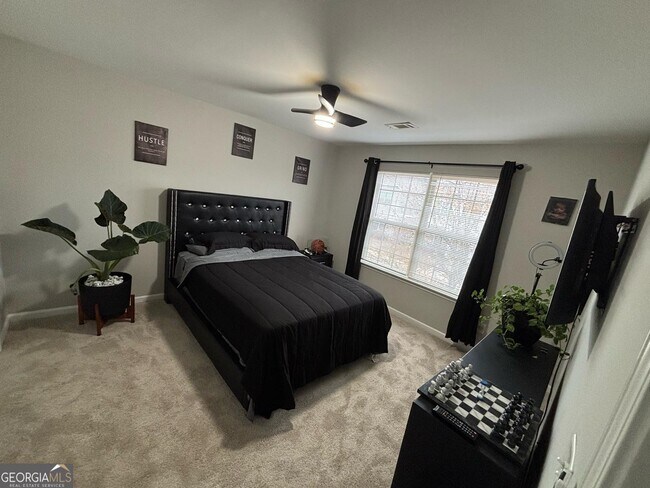 Building Photo - 518 Tulip Ln