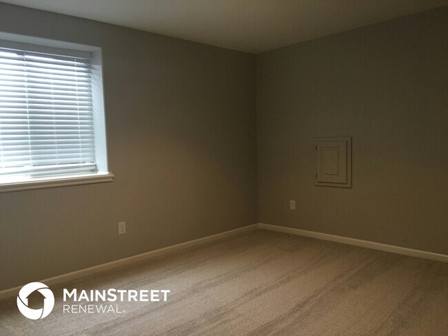 Building Photo - 213 NE Kim Ct