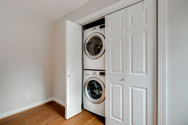 Building Photo - PRICE DROP on Beautiful 4 Bedroom 3 Bathroom Home in North Chesterfield ***Available Early April***