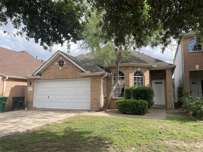 Building Photo - 811 Forest Hillside Ln