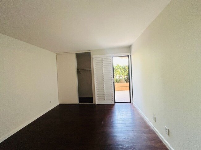 Building Photo - Spacious Two Bedroom, Two Bath Condo in De...