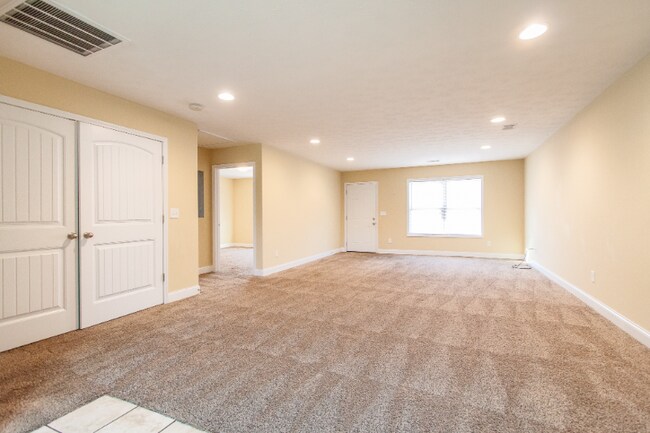 Building Photo - 6 Cal Rd