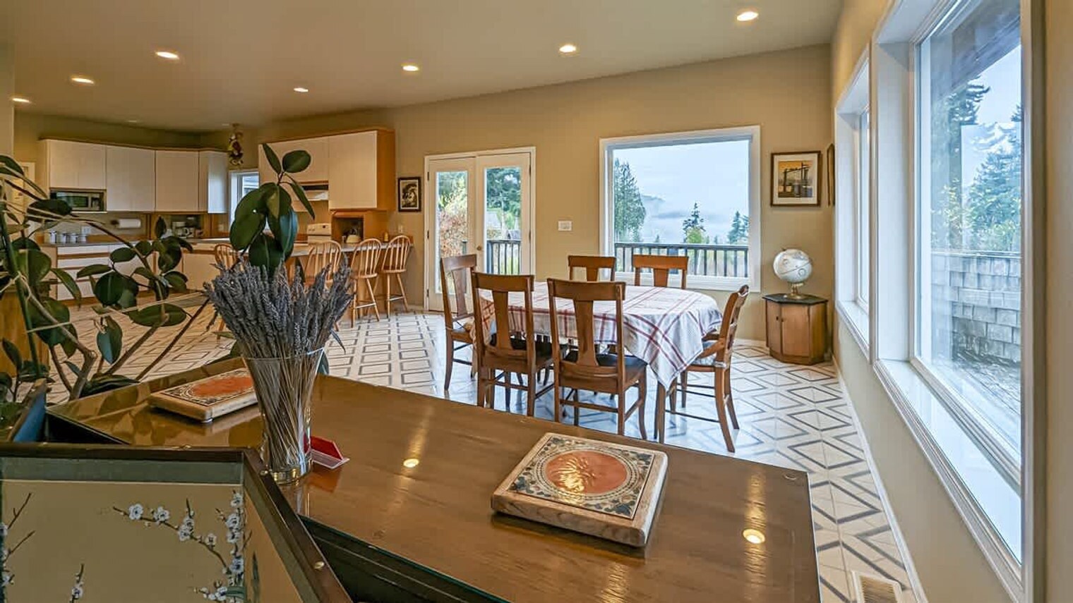 Building Photo - 123 E Bachelor Rock Dr