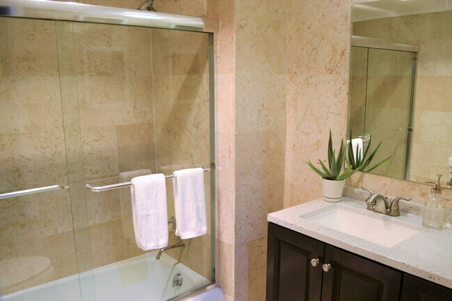 Building Photo - 917 N Flagler Dr