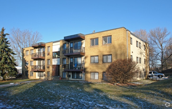 Building Photo - Seven Eleven Apartments