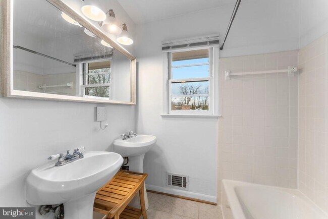 Building Photo - 12 Earlybird Ave