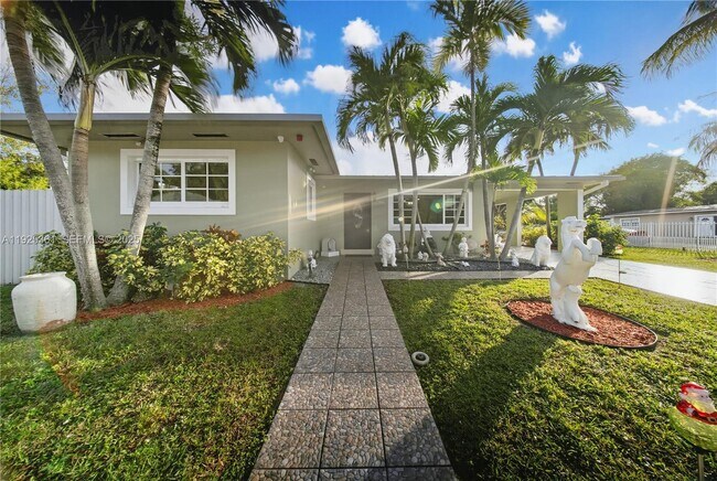 Building Photo - 300 NE 175th St