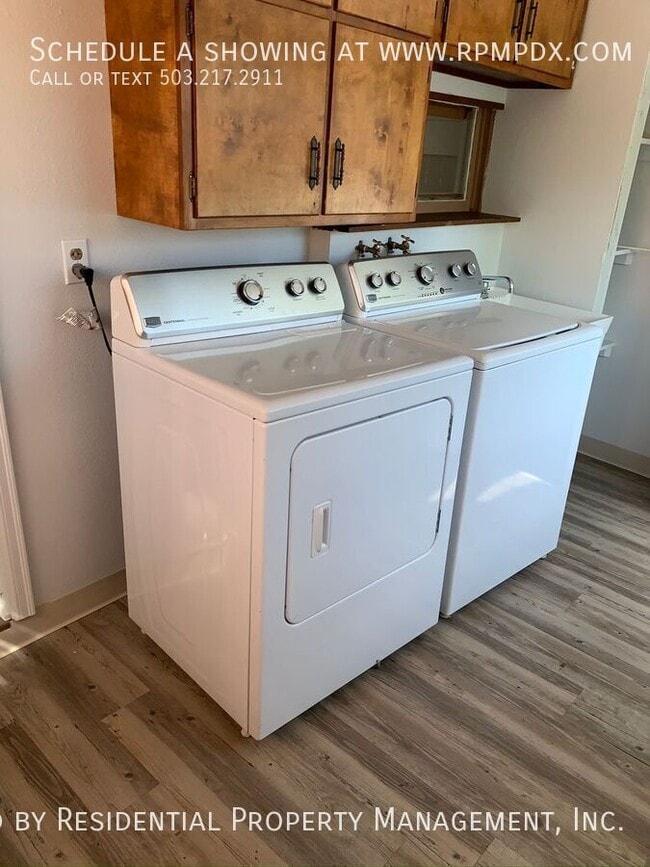 Building Photo - 5616 SE Mall St