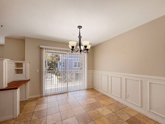 Building Photo - SD: Bright 2BD/2.5BA Townhome in Point Loma with Fireplace, Private Balcony & Tandem Garage