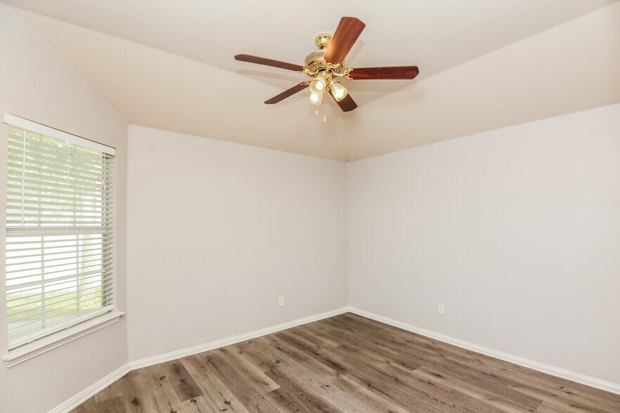 Building Photo - 1100 Hillwood Dr