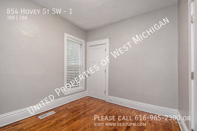 Building Photo - 854 Hovey St SW