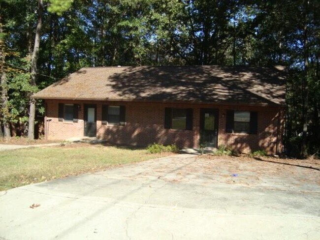 Primary Photo - Kurt Circle 1351/1353**Raymer