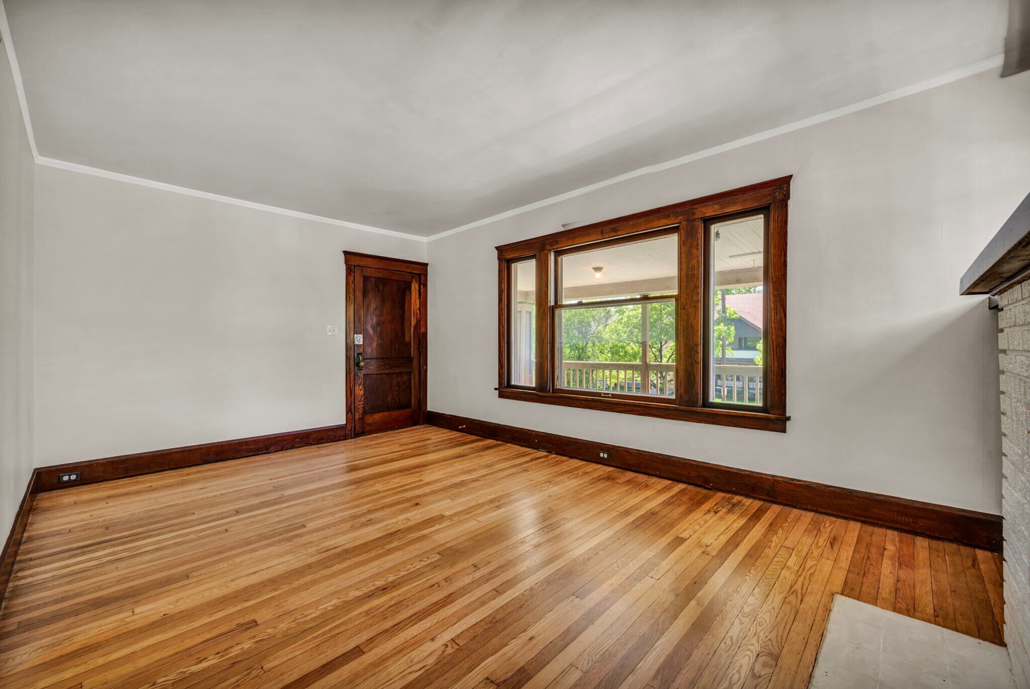 Building Photo - 1331 W 102nd St